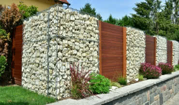 Ogrodzenia gabionowe: czym są, jakie mają zalety i zastosowania?