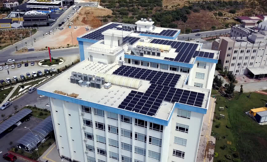 Czy białe dachy uratują nas przed upałami? Naukowcy mają odpowiedź