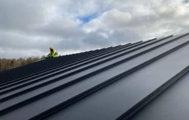 Dach ze stali wyprodukowanej bez użycia paliw kopalnych