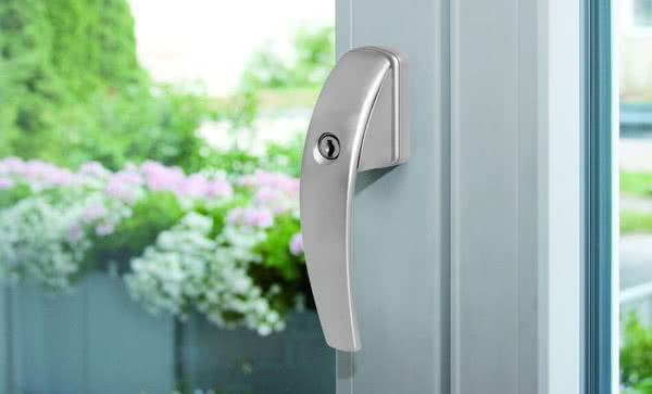 Jak zabezpieczyć okno w pokoju dziecka?