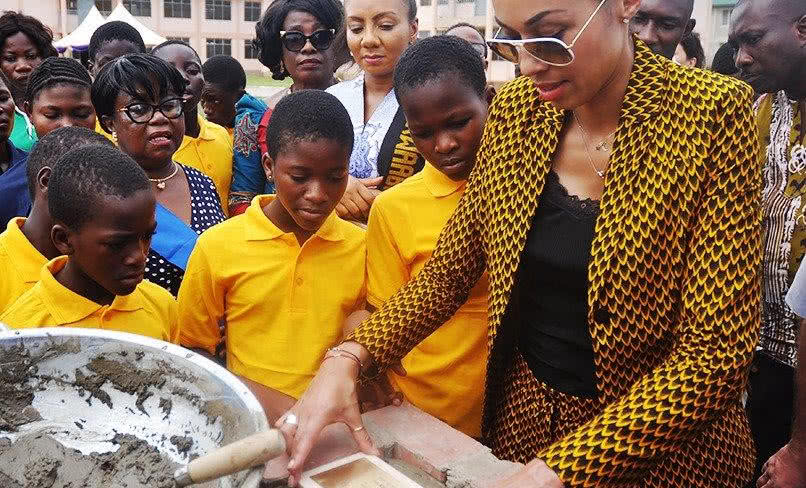 Omenaa Mensah rozpoczęła budowę szkoły w Ghanie!