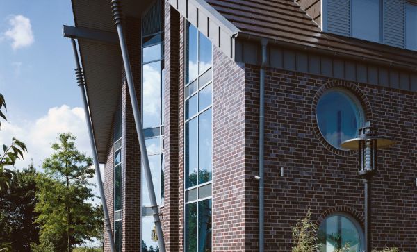 Nowatorski budynek z elewacją firmy Röben