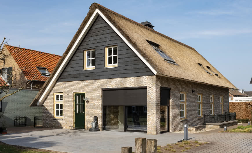 Markizy zewnętrzne Fakro VMZ Solar - idealnie wkomponowane w dom