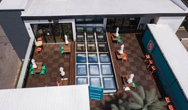 Okna do dachów płaskich w restauracjach w USA