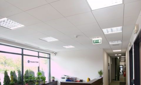 Armstrong realizuje pionierski program recyklingu sufitów