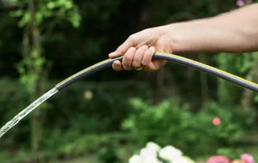 Wąż ogrodowy - jaki wybrać? Jakie są rodzaje?