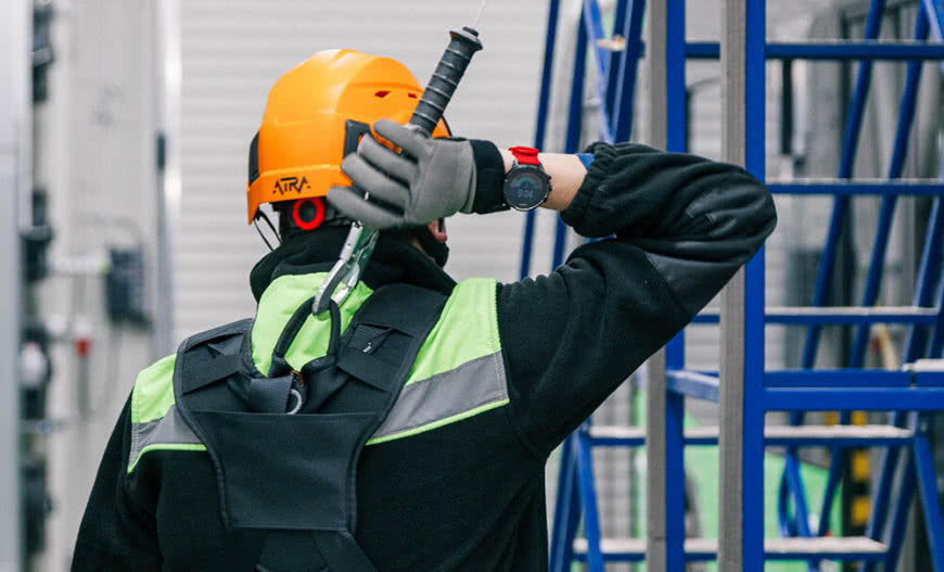 Jakie wybrać środki ochrony osobistej do pracy na wysokości?