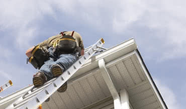 Konserwacja dachu - jak często ją przeprowadzać i o czym pamiętać?