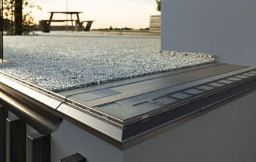 Prawidłowe wykonanie okapów krawędziowych bez zacieków na elewacji