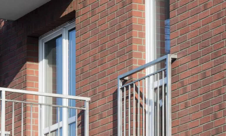 Zalety płytek Elabrick: prosty sposób na efektowną elewację i wnętrze