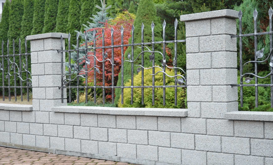 Prawo a budowa ogrodzenia