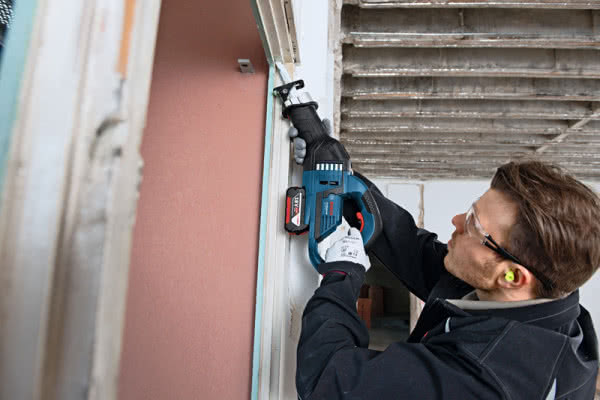 Akumulatorowa piła szablasta Bosch GSA 18V-32