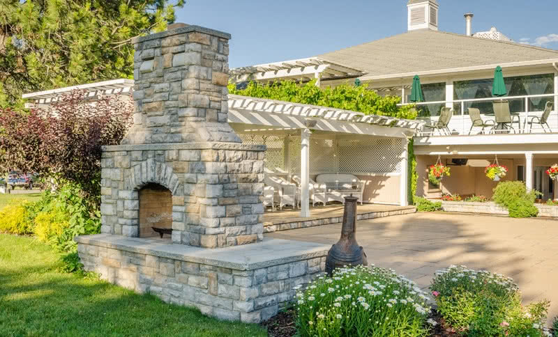 Budowa kominka w ogrodzie krok po kroku