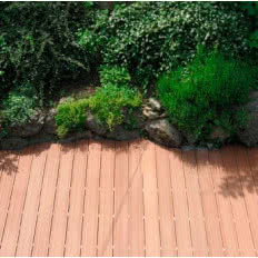 Deska Terradeck w ogrodzie