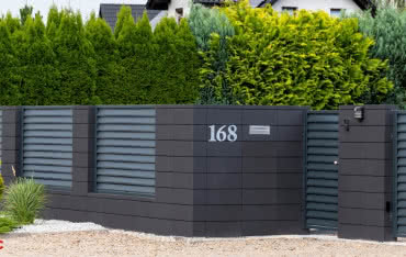 Jak zmieniło się zastosowanie ogrodzeń na przestrzeni czasu?