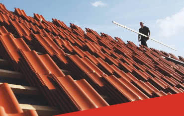 Ceramiczne dachówki kształtowe: przewodnik po detalach dachu