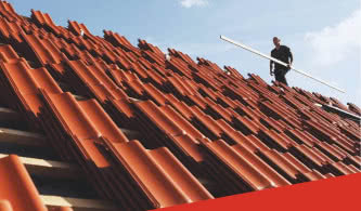 Ceramiczne dachówki kształtowe: przewodnik po detalach dachu