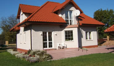 Dlaczego bloczki silikatowe sprawdzają się przy budowie ścian na cienkiej spoinie?