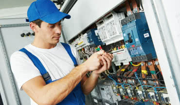 Gdzie szukać zleceń dla elektryka? Krok po kroku do pełnego kalendarza