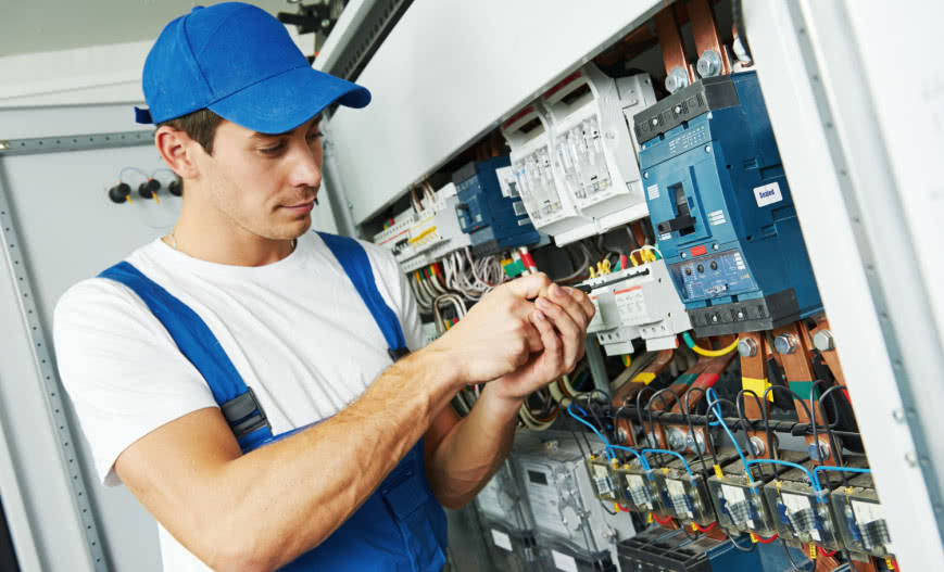 Gdzie szukać zleceń dla elektryka? Krok po kroku do pełnego kalendarza