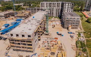 Budowa się opóźnia? Jak zabezpieczyć swoją inwestycję?