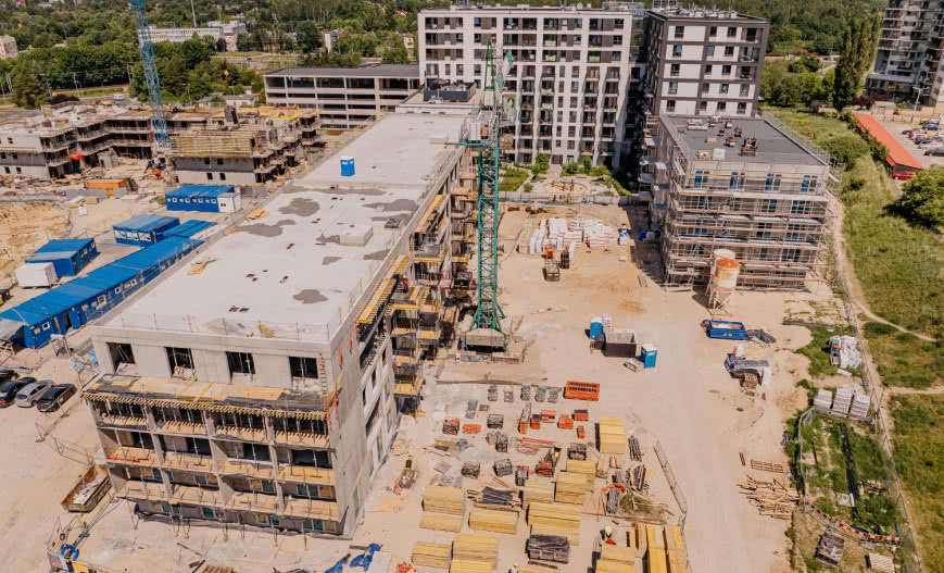 Budowa się opóźnia? Jak zabezpieczyć swoją inwestycję?