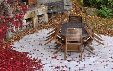 Jak dbać o wygląd otoczenia domu jesienią?