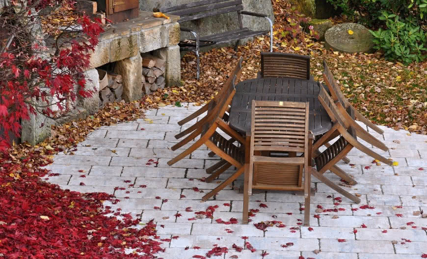 Jak dbać o wygląd otoczenia domu jesienią?