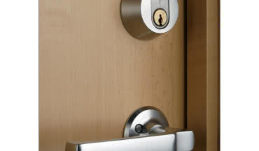 Bezpieczne i mocne zamki i drzwi