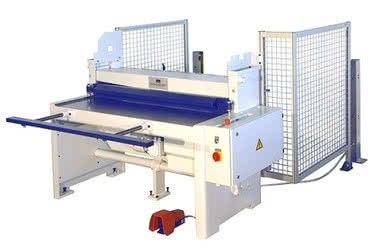 Nożyce gilotynowe elektryczno-mechaniczne MHSU