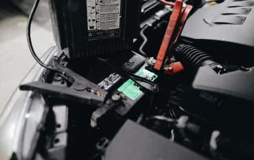 Jak przedłużyć żywotność akumulatora samochodowego?