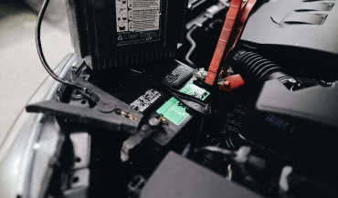 Jak przedłużyć żywotność akumulatora samochodowego?