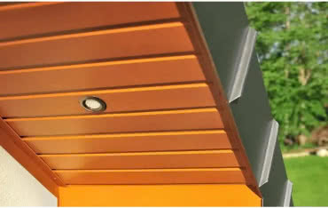 Jak wybrać tanią i trwałą podbitkę dachową? 