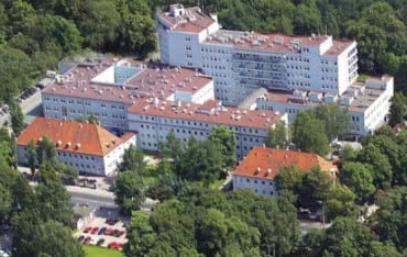 Kolektory słoneczne na dachu Polikliniki w Olsztynie