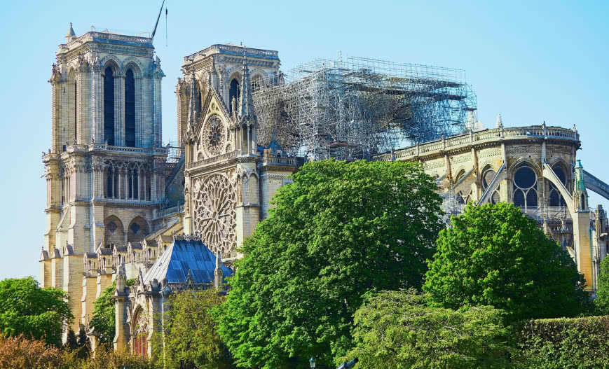 Zamocowania fischer zostaną przekazane na odbudowę Notre Dame