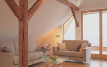 Jak doświetlić poddasze? Lukarnami, oknami połaciowymi a może świetlikami dachowymi?