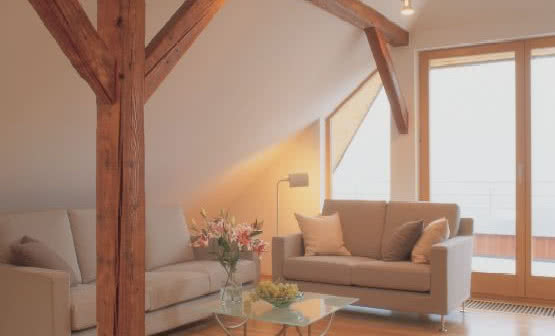 Jak doświetlić poddasze? Lukarnami, oknami połaciowymi a może świetlikami dachowymi?