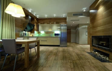 Podłoga w kuchni. Drewniana czy winylowa?