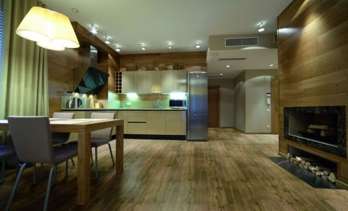 Podłoga w kuchni. Drewniana czy winylowa?