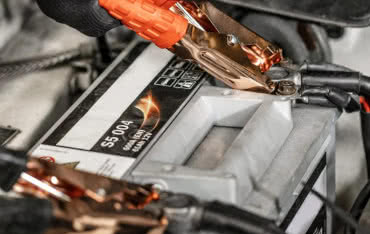 Przewody rozruchowe do samochodu – jak ich bezpiecznie używać? 