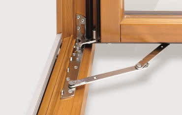 Okucia okienne w ofercie OknoPlus