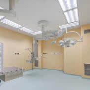 Akustyczne płyty sufitowe Rockfon z linii higienicznej MediCare Block