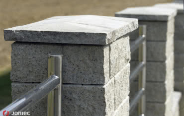 Montaż daszków ogrodzeniowych