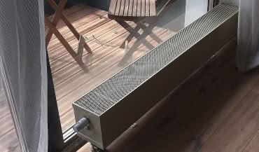 Jaki grzejnik dobrać do pompy ciepła? Termomodernizacja z niskotemperaturowymi regulusami