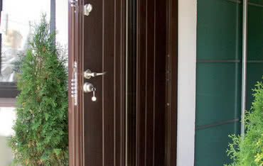 Wybór i montaż drzwi