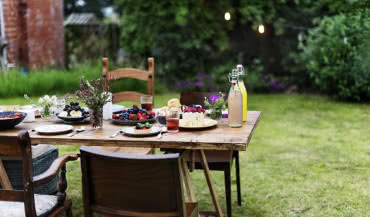 Czym zabezpieczyć drewno w ogrodzie?