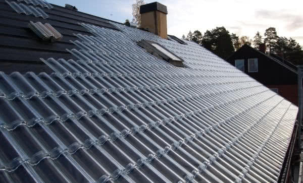 Innowacyjny system szklanych dachówek ze Szwecji