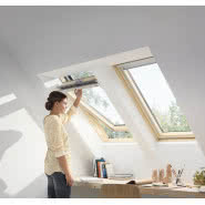 Trzyszybowe drewniane okna dachowe VELUX GLL