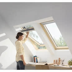 Trzyszybowe drewniane okna dachowe VELUX GLL