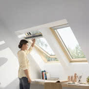Trzyszybowe drewniane okna dachowe VELUX GLL